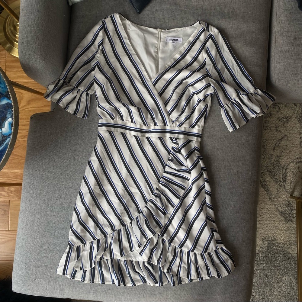 BB Dakota Ruffle Dress - Picture 2 of 4